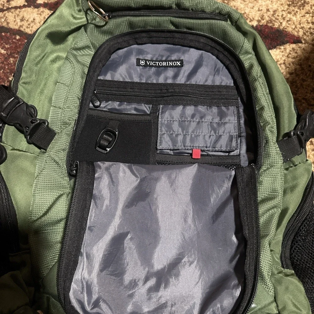 SwissGear ScanSmart Laptop Backpack Green Black 15 Inch Universal Tech Bag